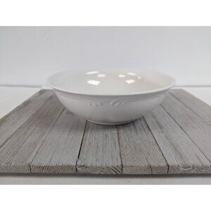 Pfaltzgraff Filigree White Bowl Round Dish Serving 8 1/2" Chip
